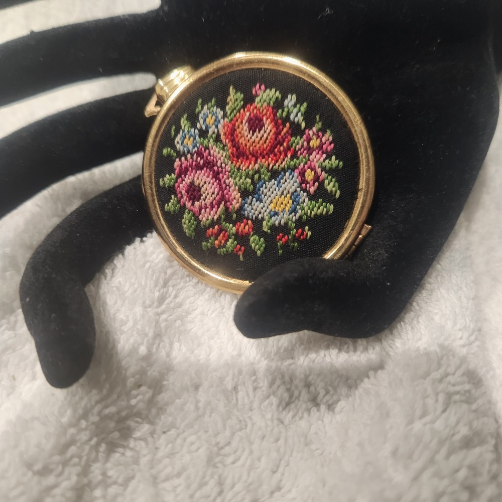 Vintage Avon Gold Tone Floral Needlepoint Round Locket Pendant Necklace Charm